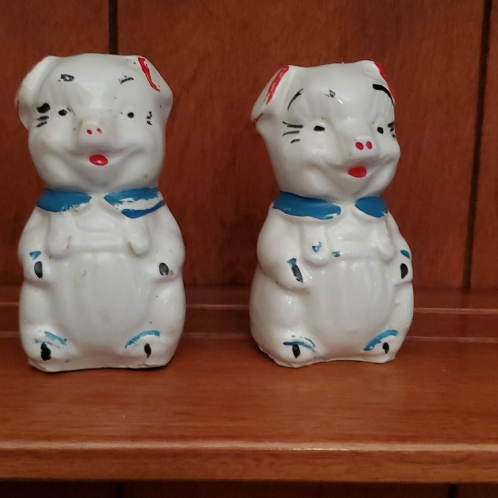 Cow salt and pepper shakers